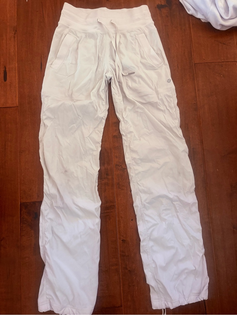 Lululemon Dance Studio Mid-Rise Pant
Regular - Bone